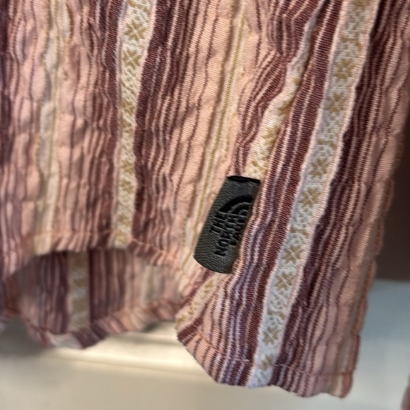 North Face Women's Large Button Roll Long Sleeve Stripe Camp Shirt Pink - Picture 5 of 10